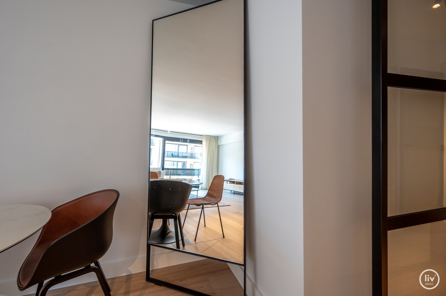 GEMEUBELD - Hoogstaand gerenoveerd en tevens gemeubeld 3-kamer appartement op wandelafstand van de Zeedijk-Albertstrand. 