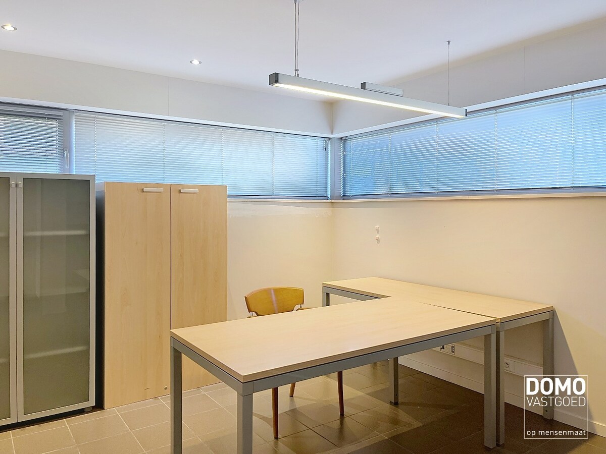 MODERNE PRAKTIJKRUIMTE/KANTOORRUIMTE TE HUUR IN KERMT 