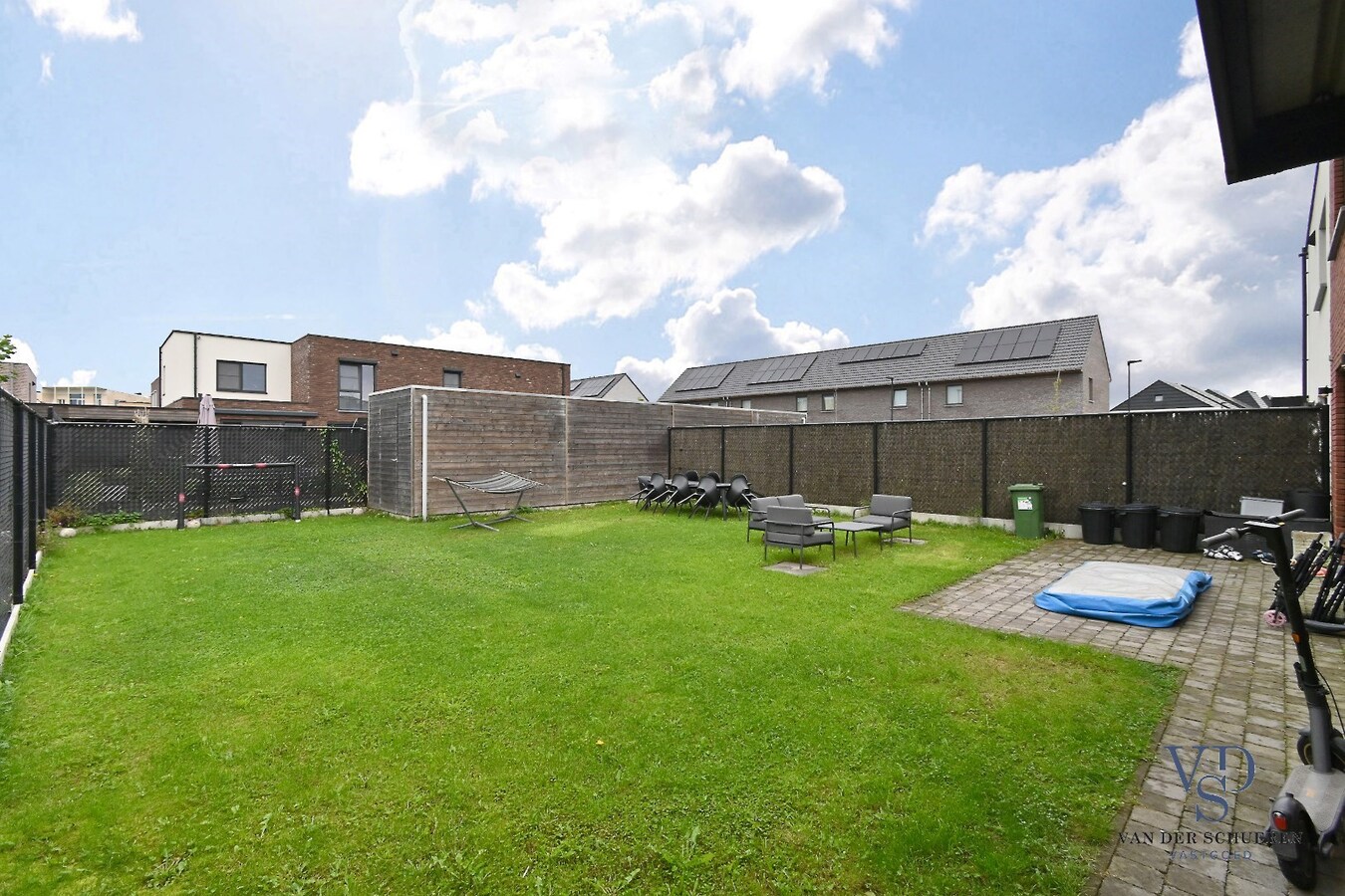 Unieke woning mét tuin in Eke. 