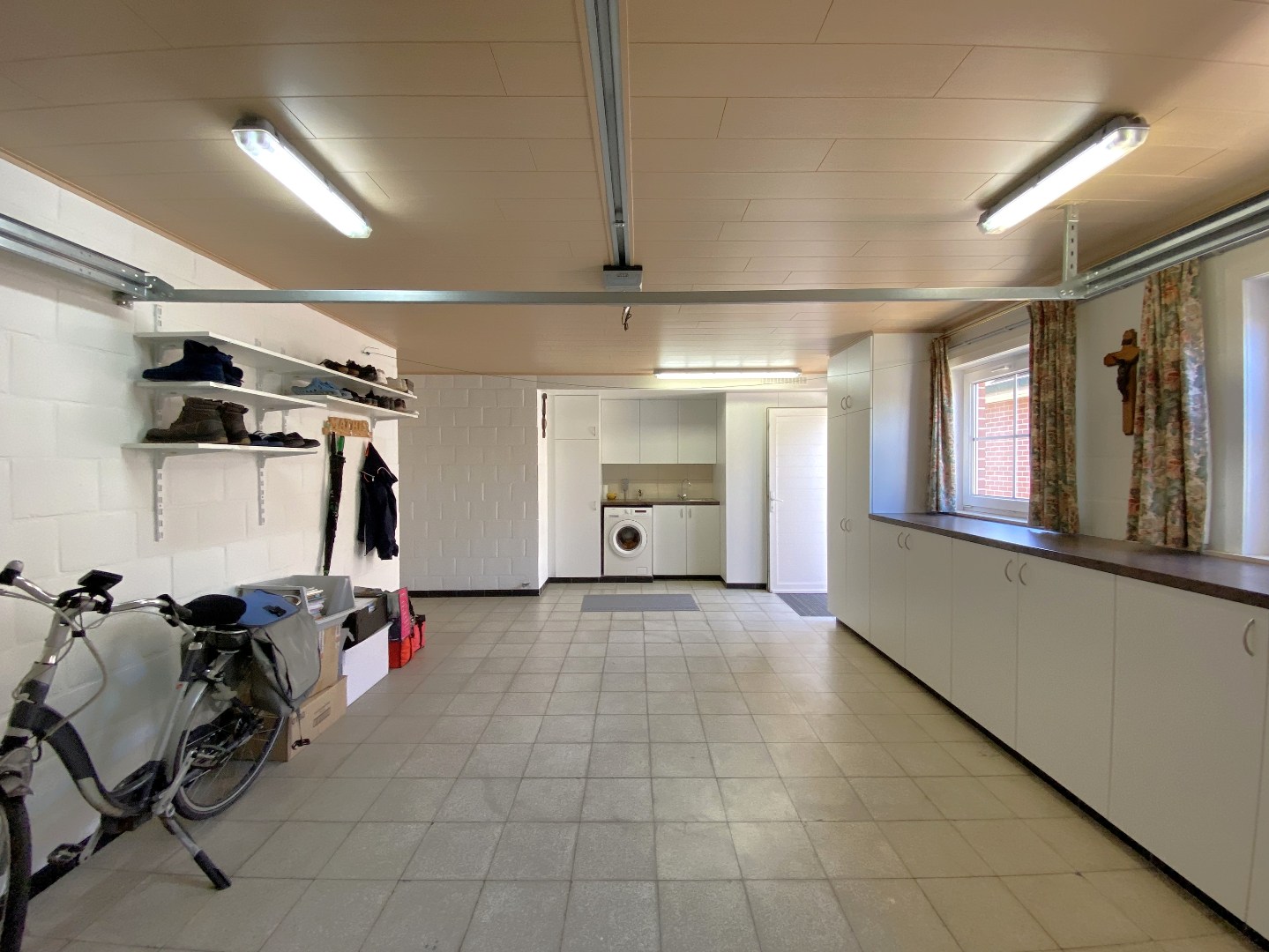 Zeer goed onderhouden ruime villa met tuin op topligging te Sint-Eloois-Vijve! 