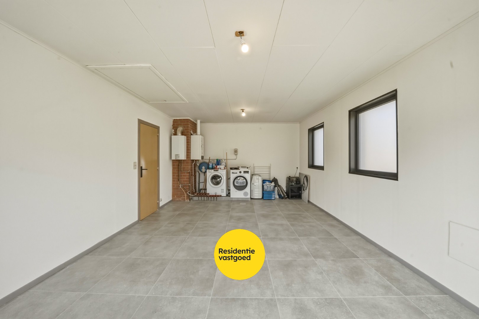 Instapklare ruime bungalow met zongerichte tuin in hartje Oudenburg! 