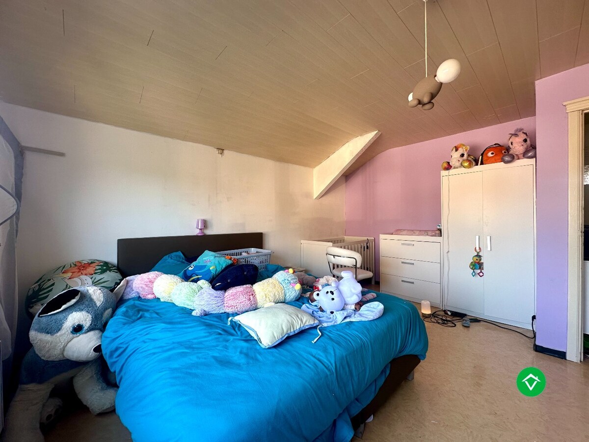 Ruime gezinswoning op perceel van 1126 m²  - tal van mogelijkheden! 