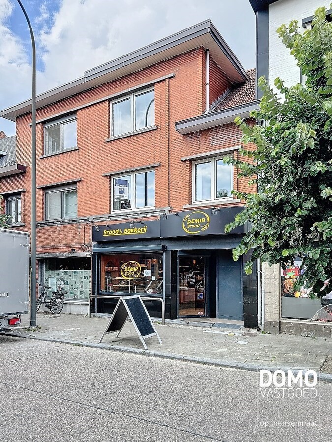 Gerenoveerd duplex appartement met 2 slaapkamers in het centrum van Runkst. 