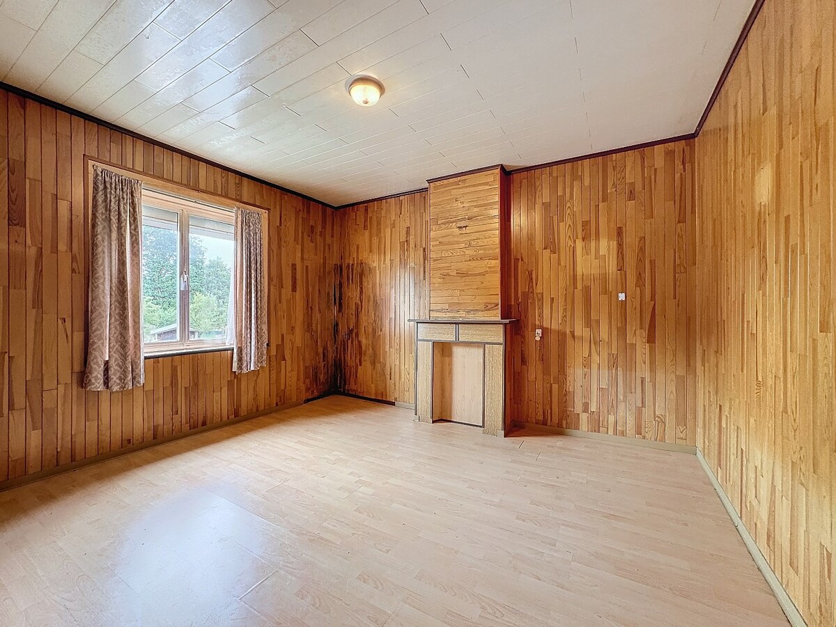 Ruime, te renoveren woning met grote tuin te Herzele 