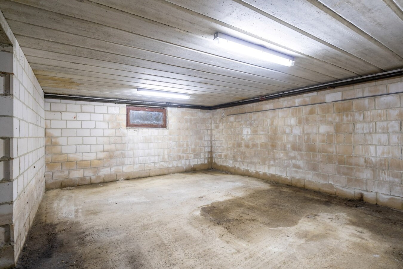 Woning op zeer rustig gelegen en ruim perceel. 