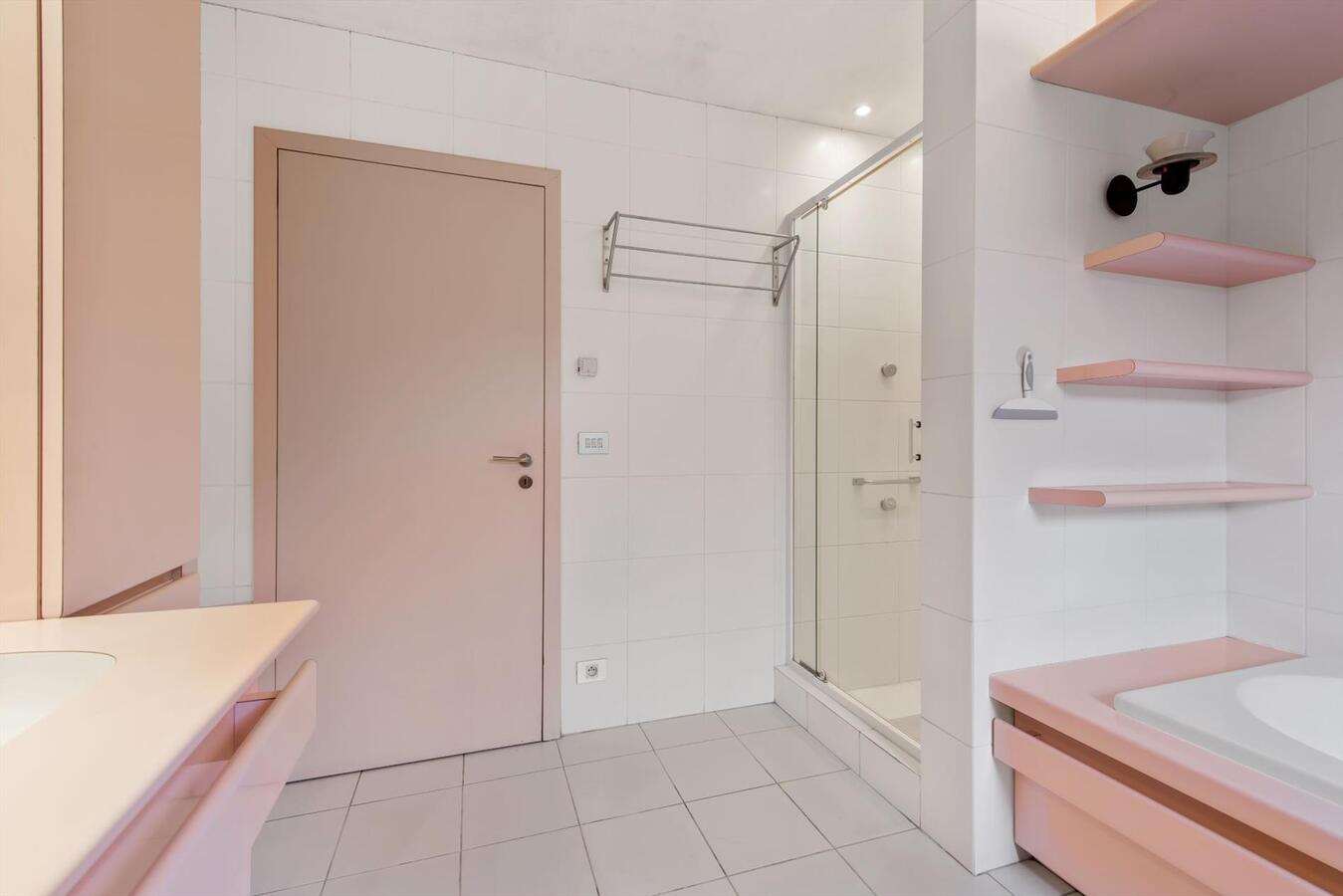 Luxueuze villa met loods (600m²) op terrein van 2100 m² 