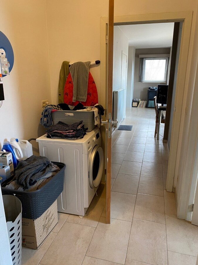 Eigentijds appartement met  autostaanplaats en kelder. Geen vaste kosten. 