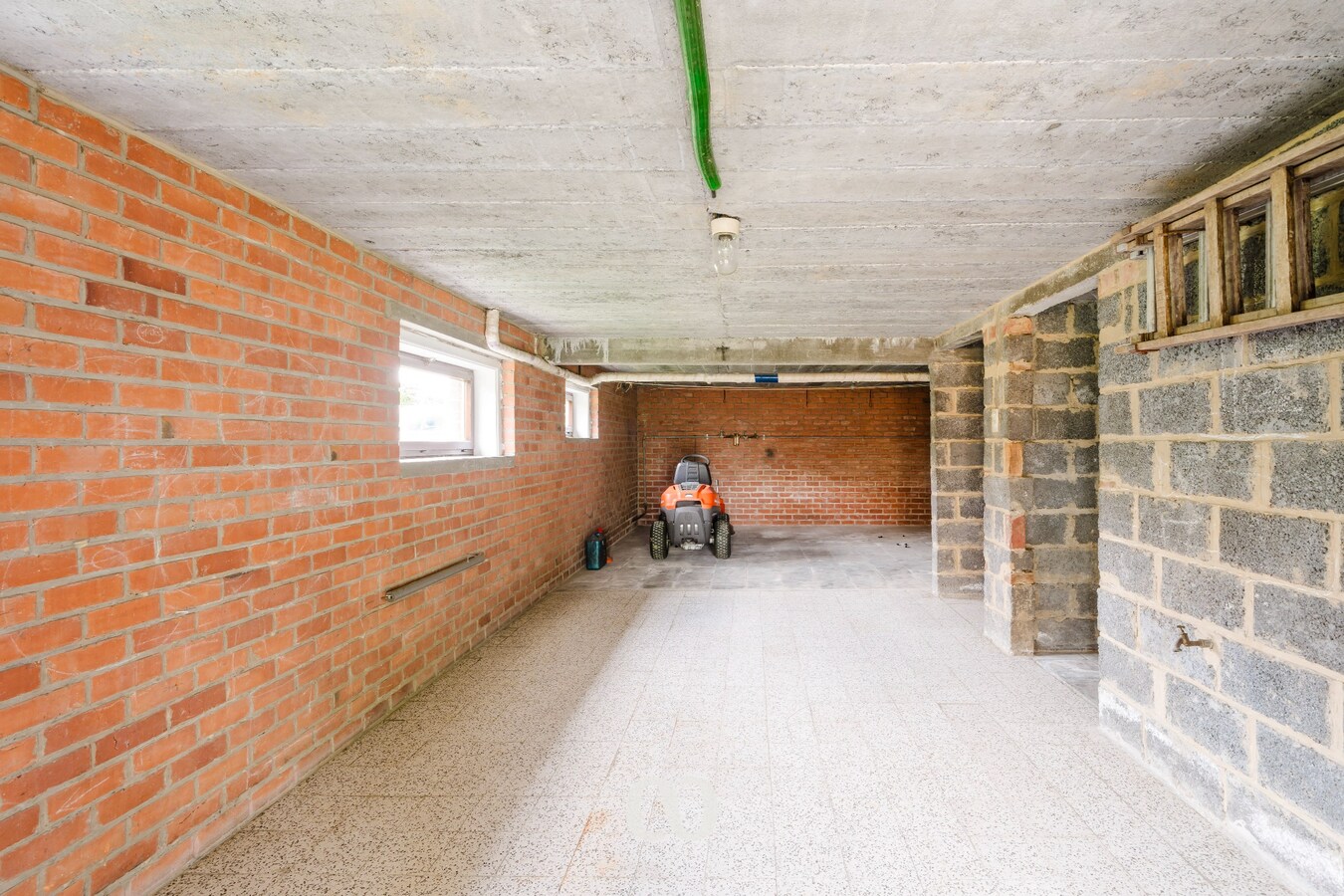 Bungalow met prachtig uitzicht en volledige onderkeldering in Heurne 
