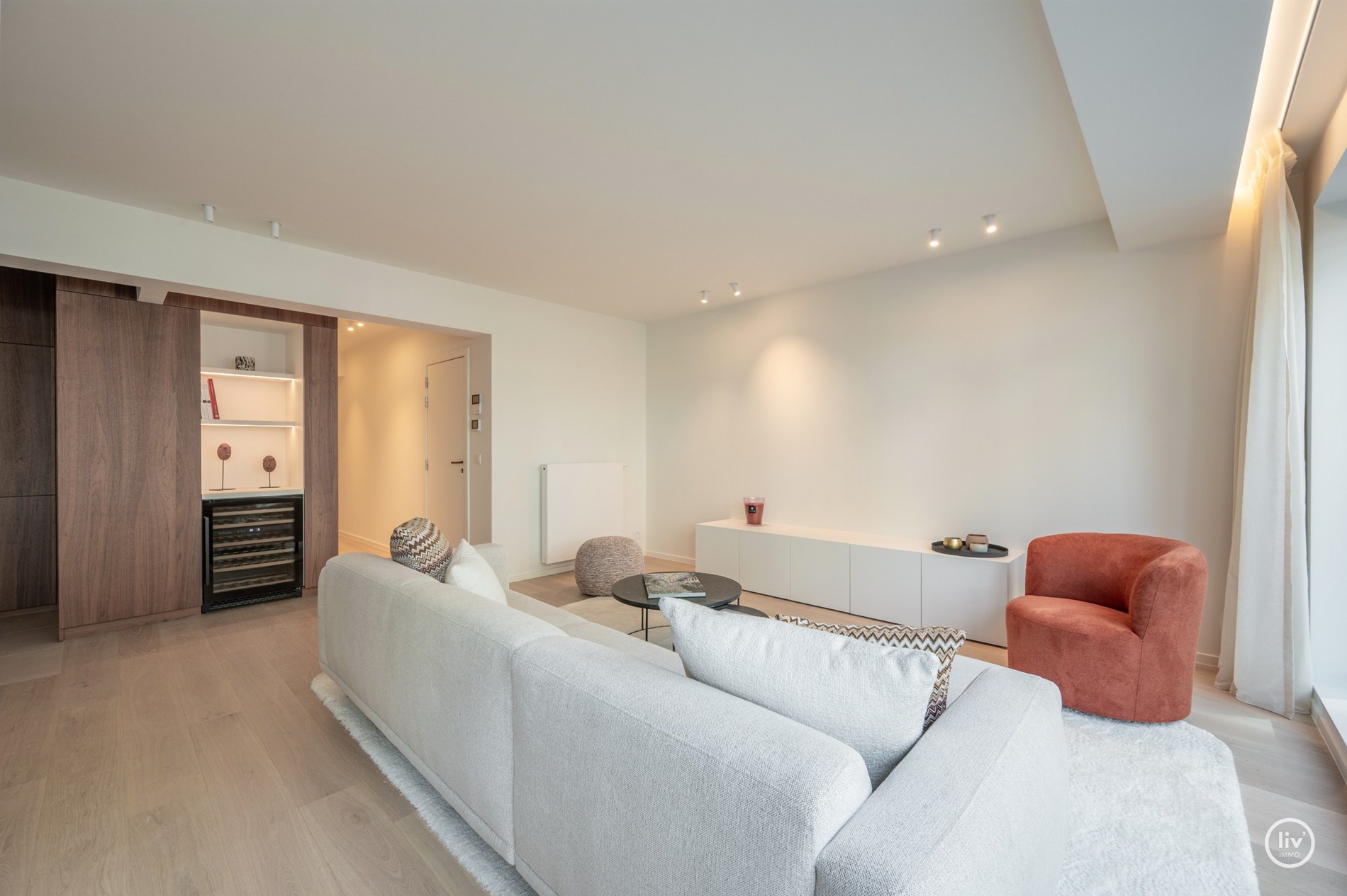 Résidence Akropolis : appartement rénové (largeur de façade d'environ 7 m) à vendre situé dans l'avenue Zoutelaan à Knokke, dans un bâtiment entièrement rénové tant à l'intérieur qu'à l'extérieur. 
