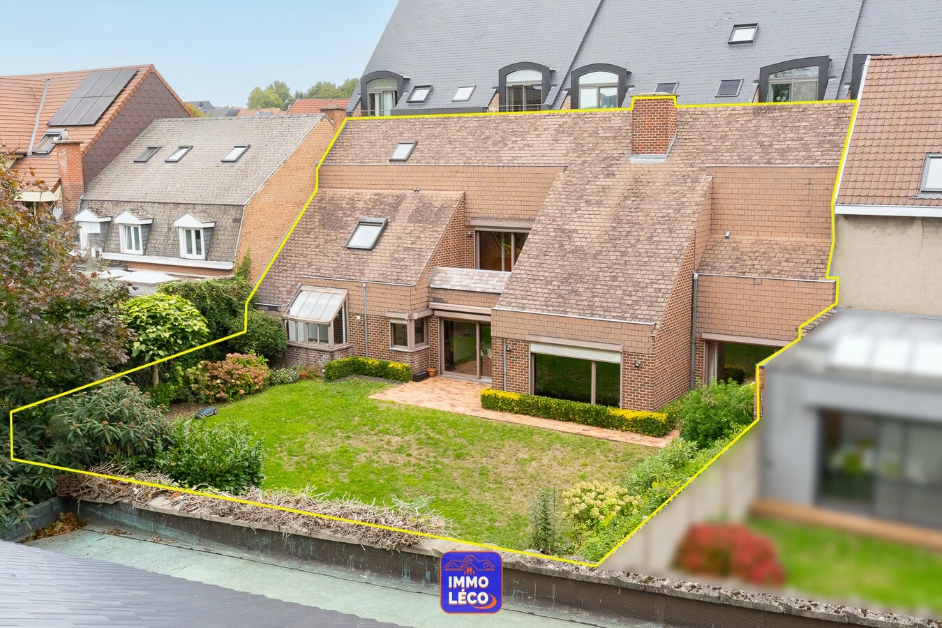 Maison d'architecte avec profession libérale, double garage, jardin, CENTRE-VILLE ! 