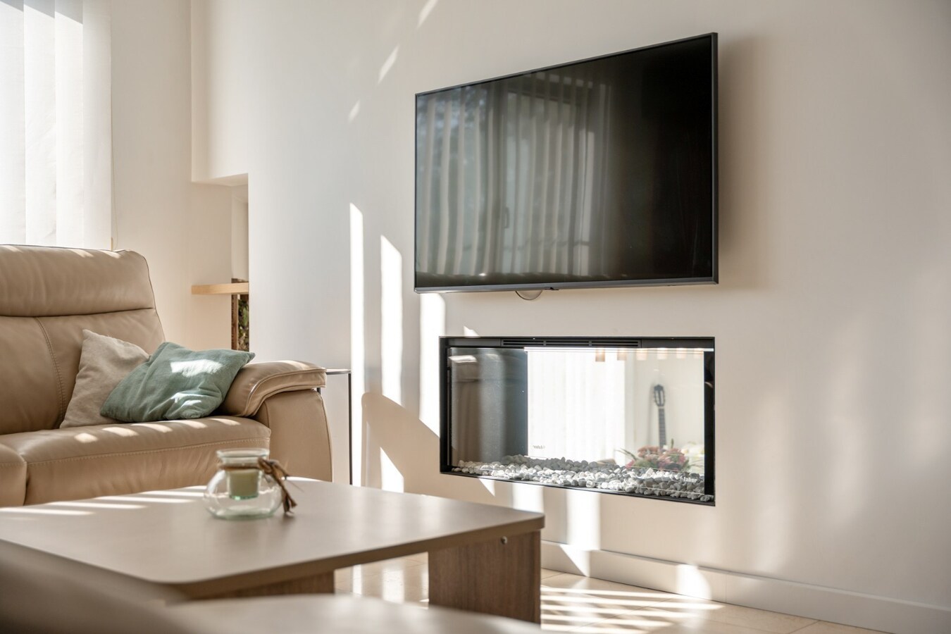 Zeer ruime, goed afgewerkte woning met diverse mogelijkheden nabij het centrum van Maaseik! 