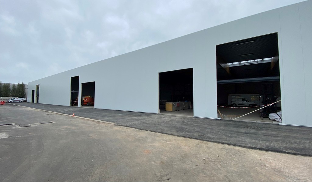 Gerenoveerde magazijnen te huur aan A12 in Wilrijk