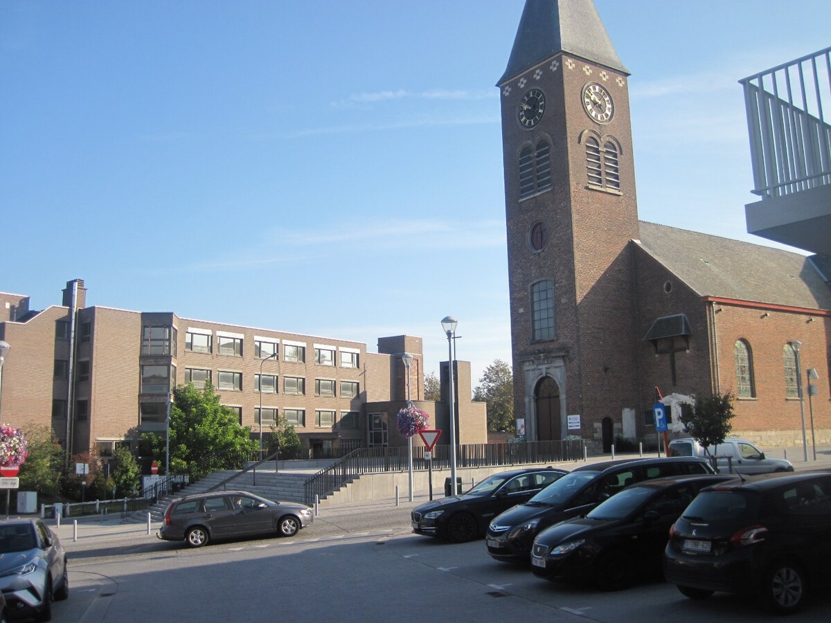 Ruim appartement in hartje Gavere. 