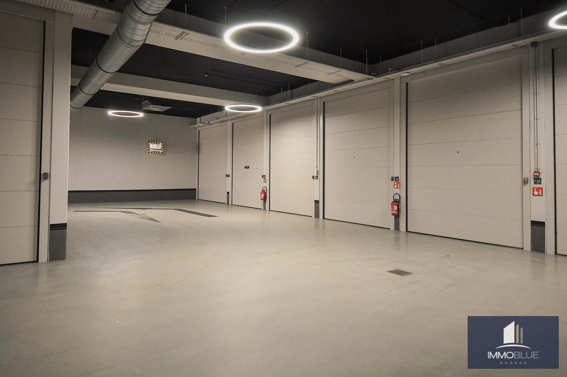 Royale garagebox gelegen in het Zoute. 