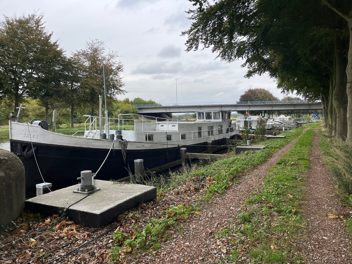 Wonen op het water – Woonboot op de Zuid-Willemsvaart 