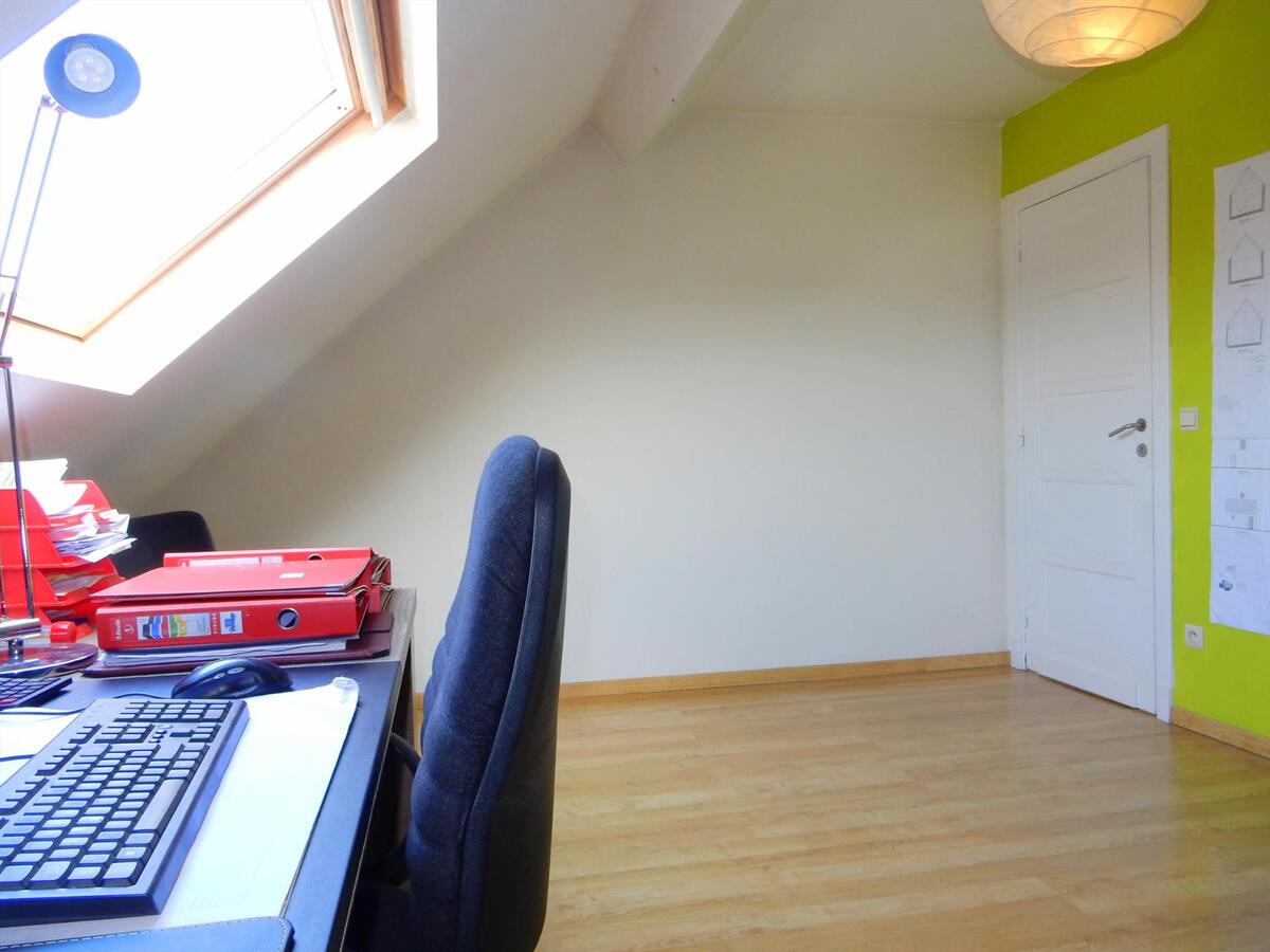 Ruime woning te Jabbeke met 4 slaapkamers 