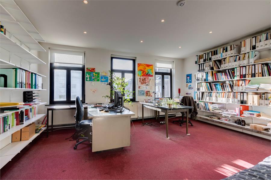 Centraal gelegen multifunctioneel herenhuis! 