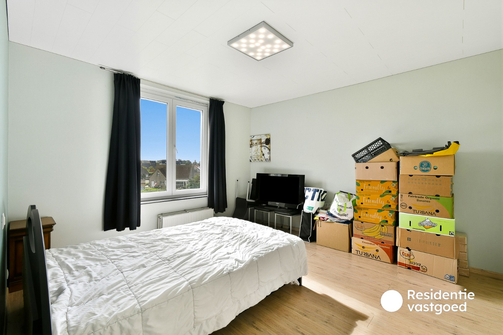 Ruime en instapklare villa met 4 slaapkamers, garage, tuin en 2 terrassen 