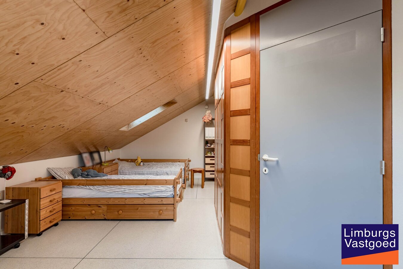 Gezinswoning met zuidgerichte tuin en garage, 5a 85ca 