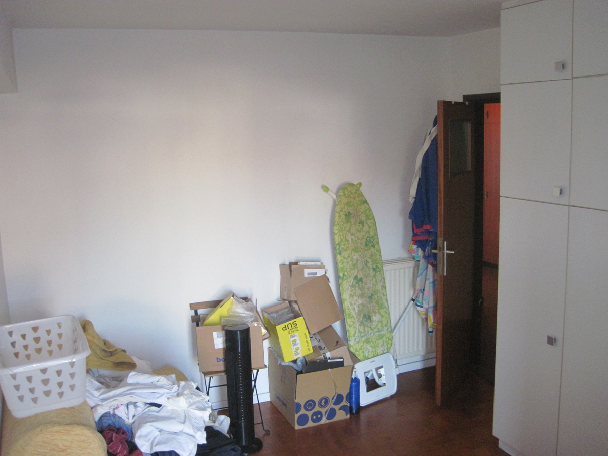 Lichtrijk, ruim 2-slp-appartement aan St-Anna-plein. 