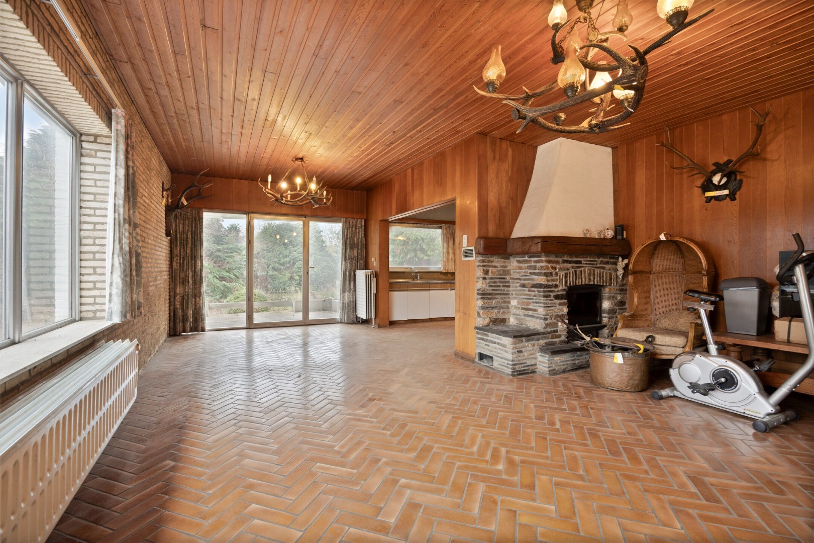 Open bebouwing met 3 slaapkamers, ruime garage op een perceel van 9a 62ca– EPC 596 kWh/m² - bewoonbare opp. 218 m² 