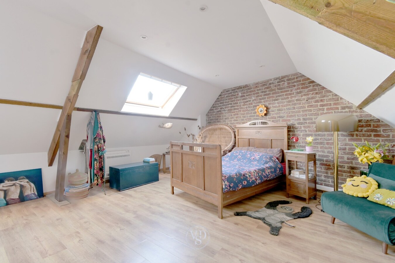 Exceptioneel ruim appartement in centrum Gavere. 