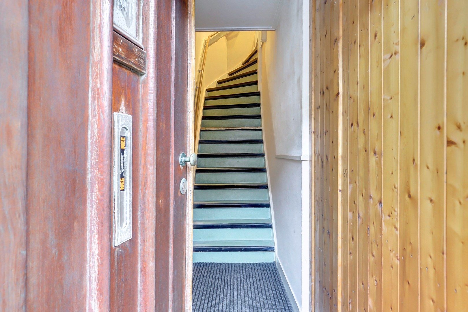 Ruime dubbele bovenwoning met drie slaapkamers, berging en de mogelijkheid tot het realiseren van een extra vierde slaapkamer. 