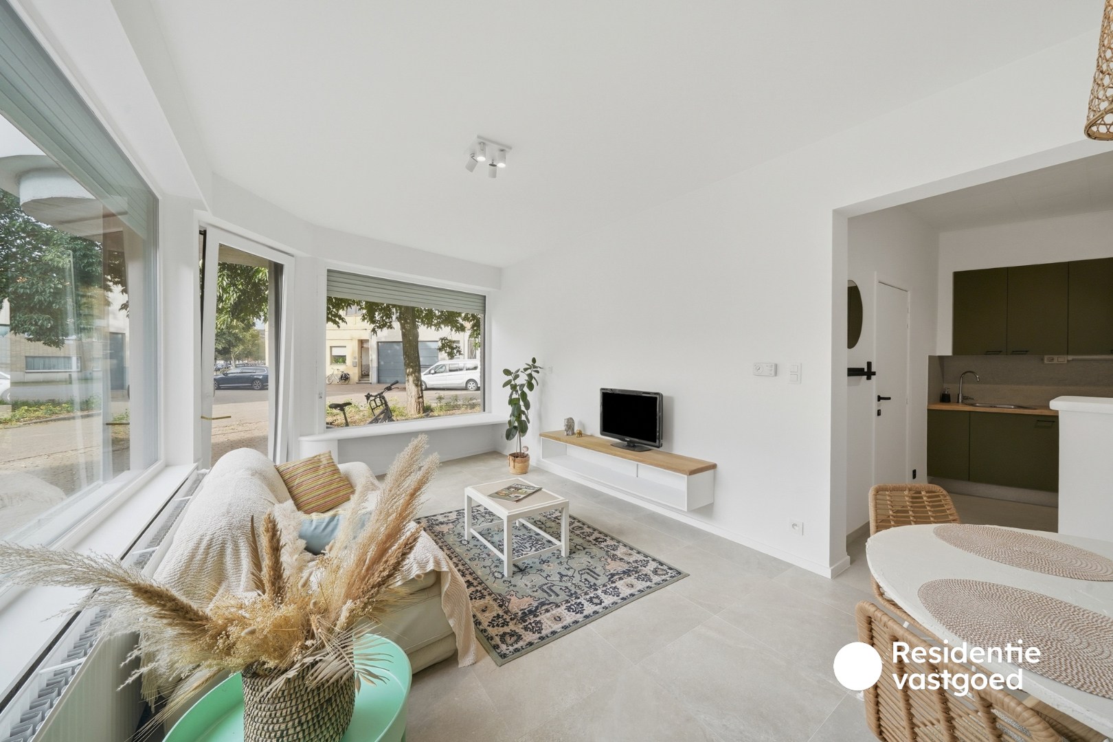 Gelijkvloers en gerenoveerd appartement met garage in Oostende 