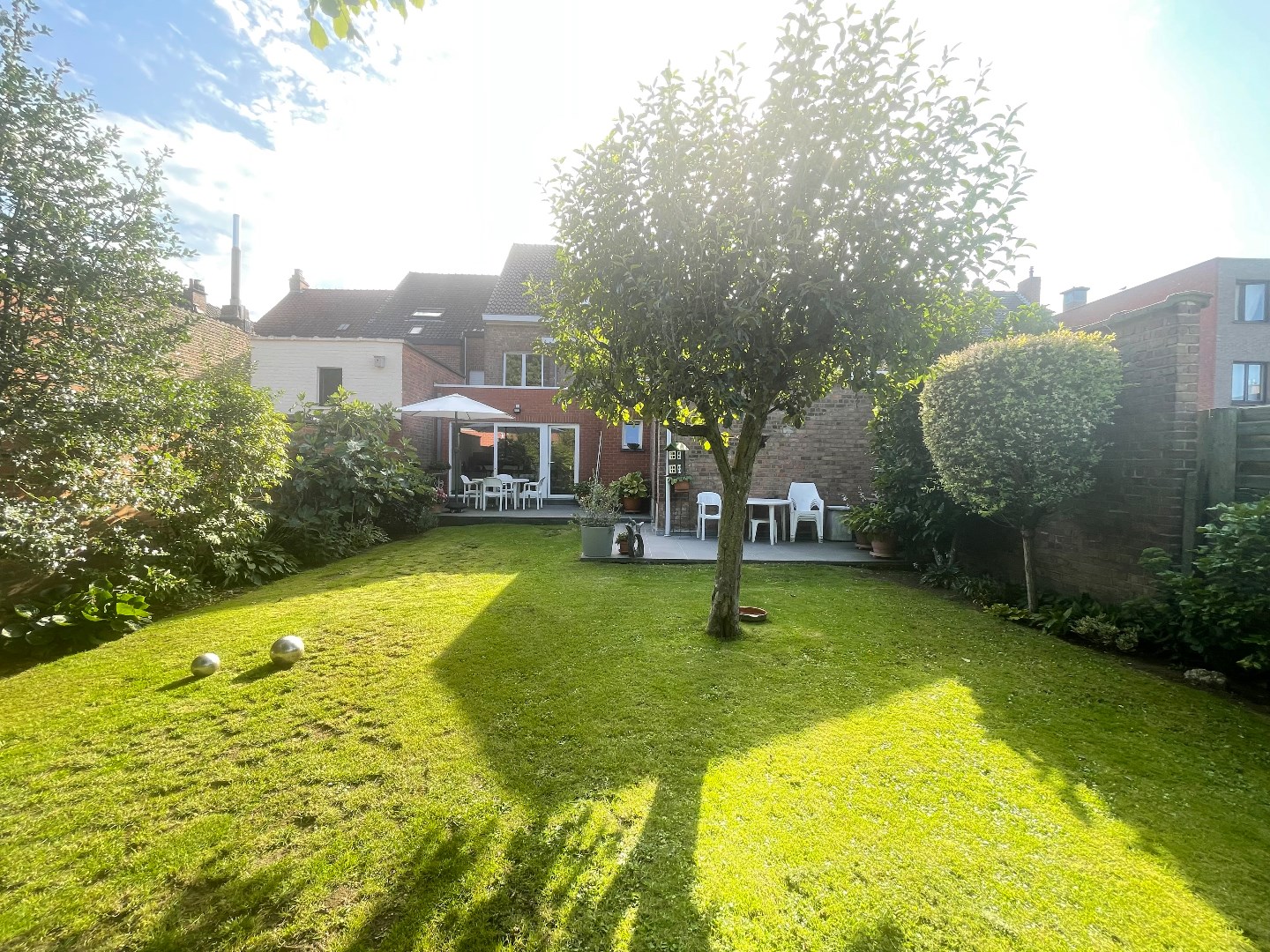 Halfopen ruime gezinswoning op 407m² 