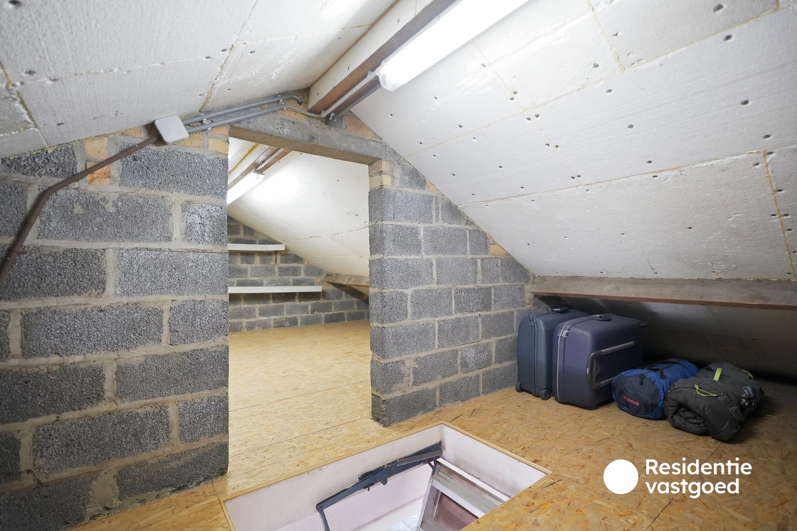 Instapklare bel-étagewoning met garage en tuin in Sint-Michiels 