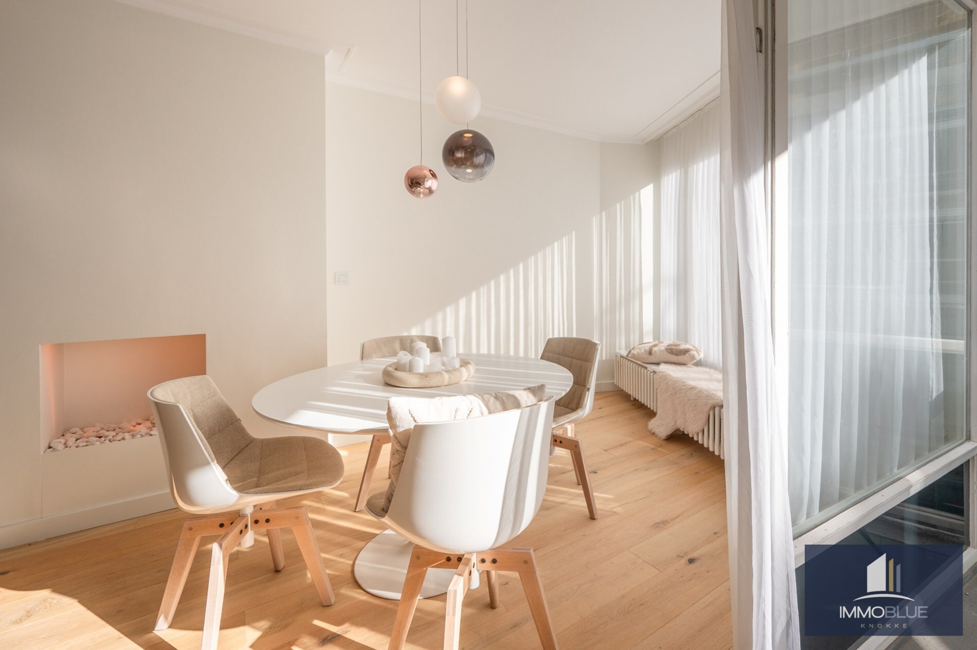 Stijlvol en volledig gerenoveerd appartement op wandelafstand van zee en het commerciële centrum. 