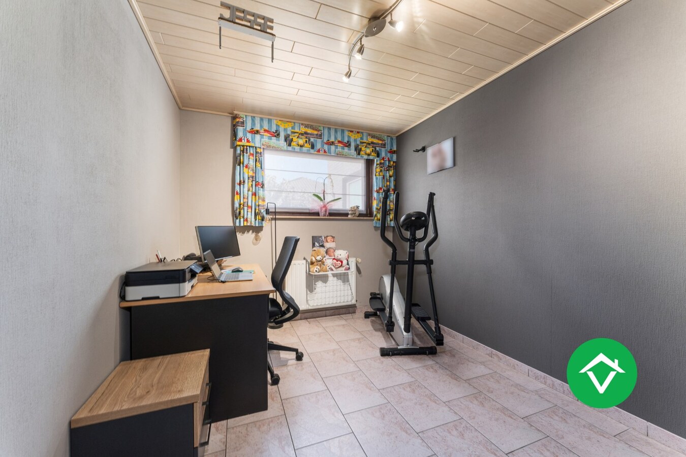 Ruime open bebouwing met 4 slaapkamers en 3 garages in Kortemark 