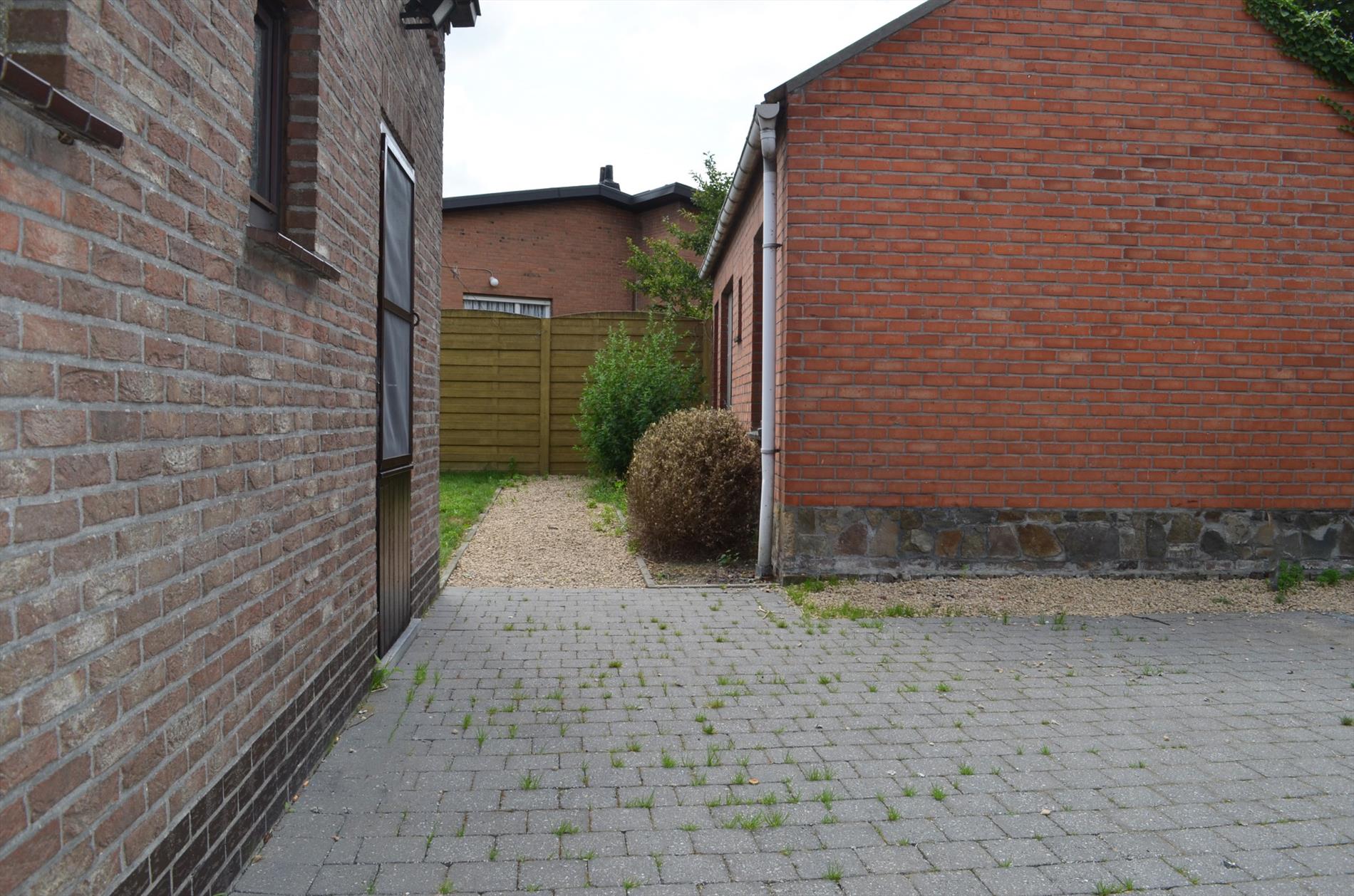 Gezinswoning met 3 slpks, veranda, garage &amp; tuin te Sint-Jan-In-Eremo 