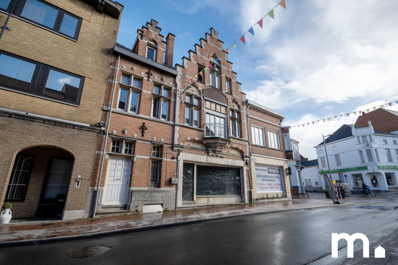 Handelspand met woonst op toplocatie te koop te Izegem 