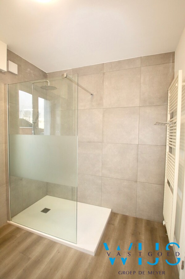 Gerenoveerd woonhuis met 3 slaapkamers te Zelzate ! 