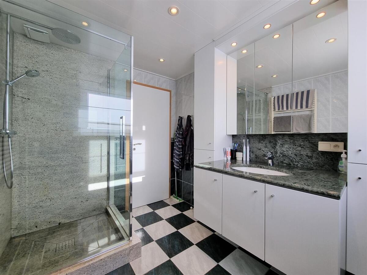 Goed gelegen, knappe bel-étagewoning met zongerichte tuin - Heist 