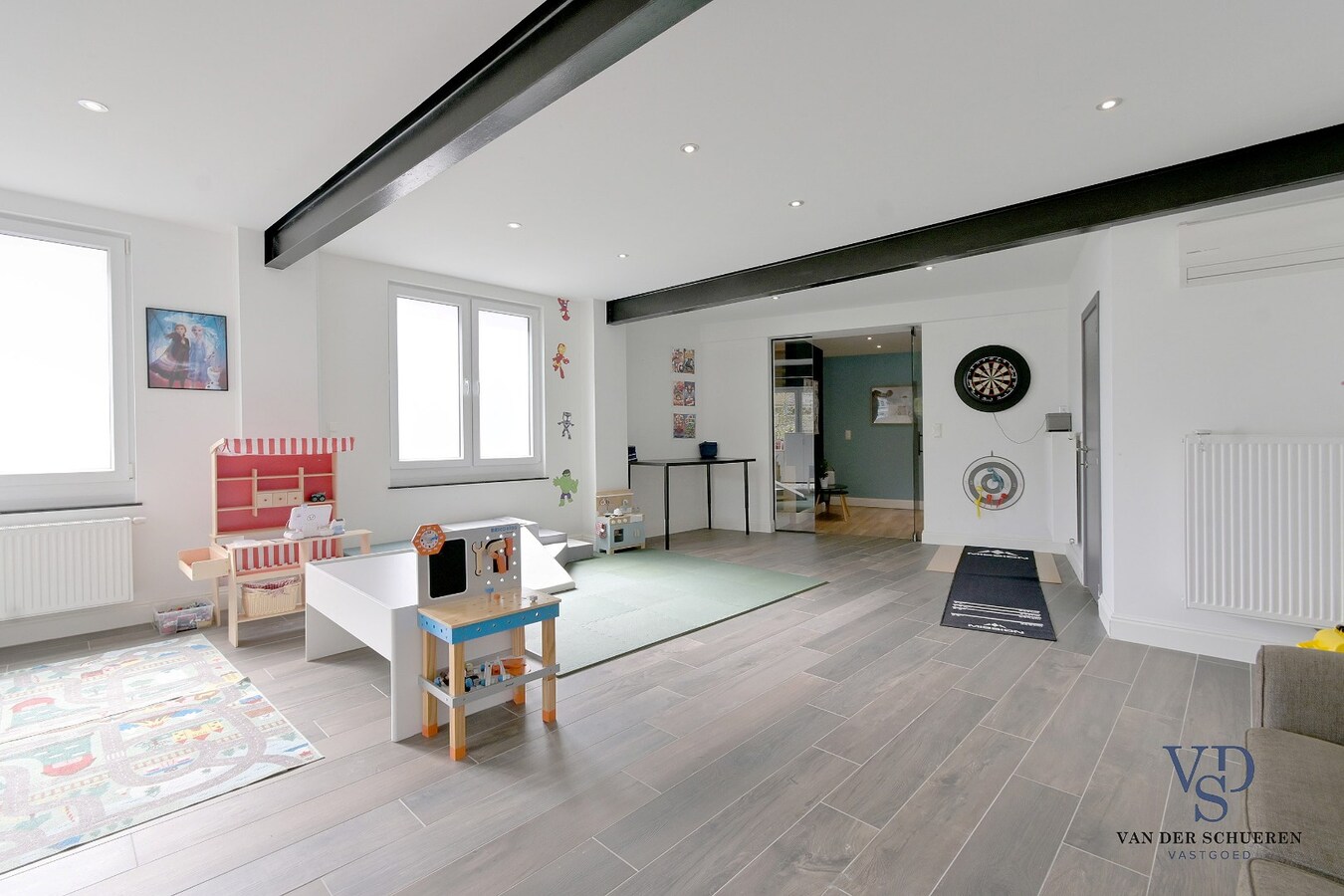 Ruime, instapklare gezinswoning in centrum Gavere. 