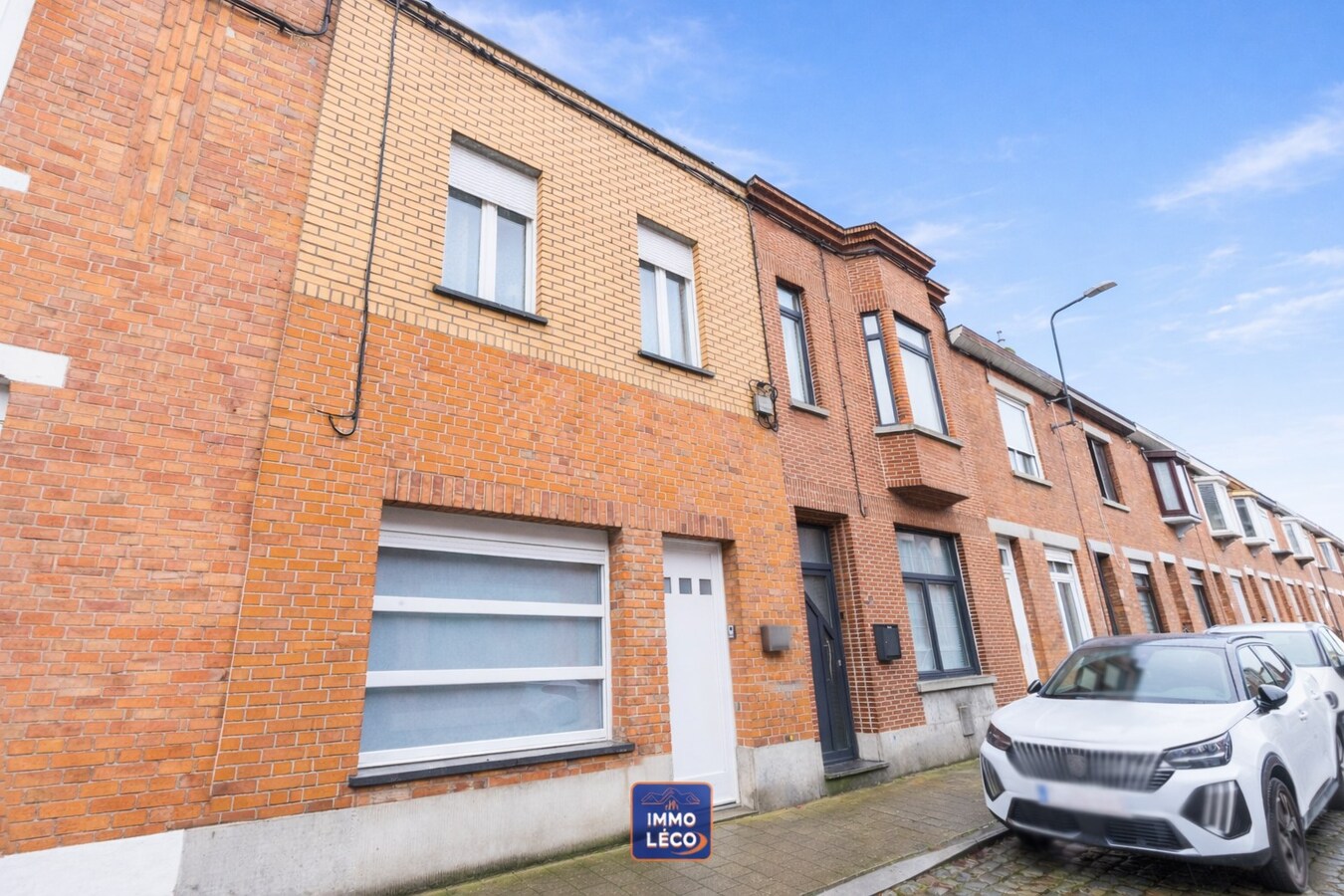 Maison rénovée avec jardin, dans une rue calme et appréciée. 