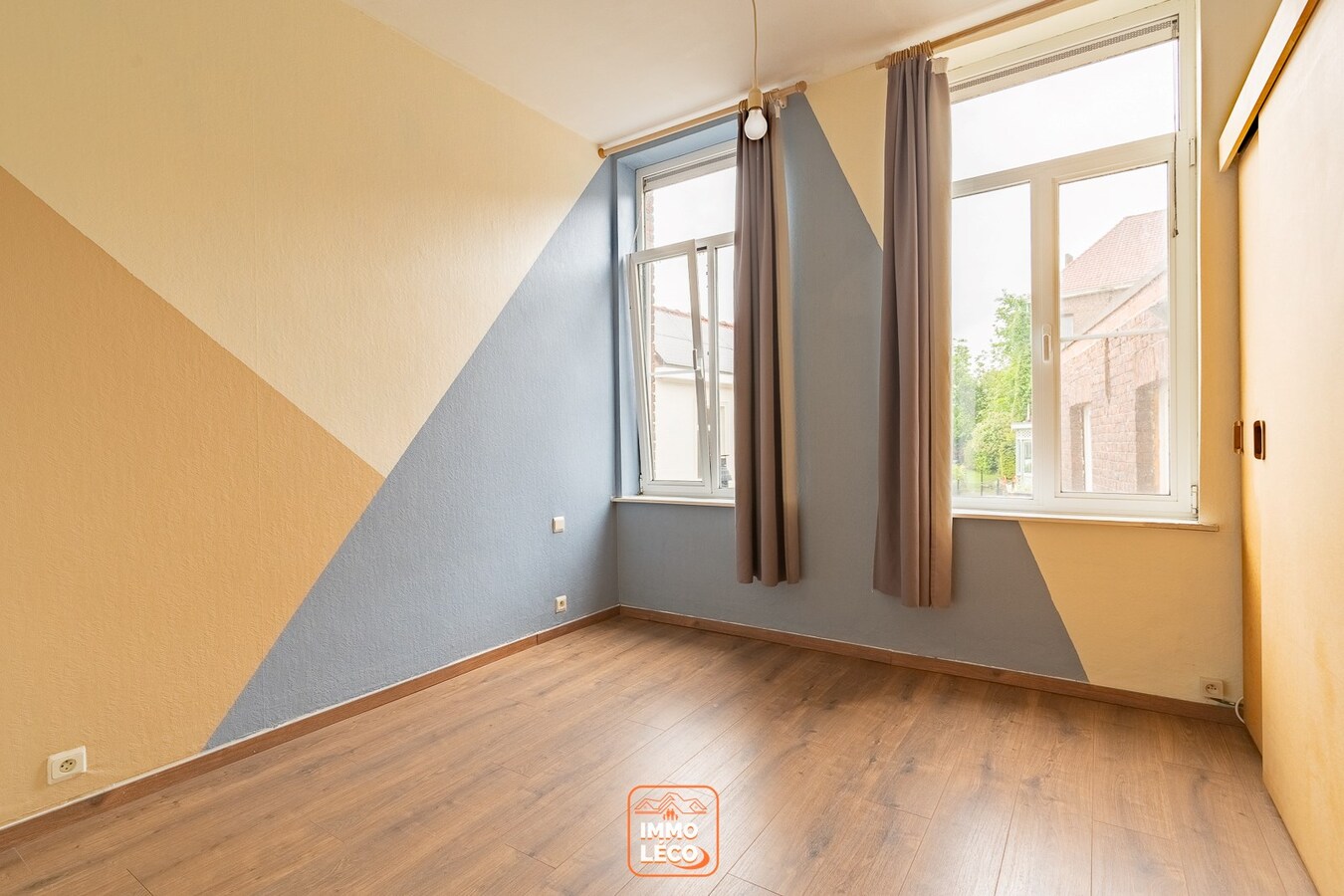 Grande maison de Ville en plein centre avec 4 chambres et jardin. 