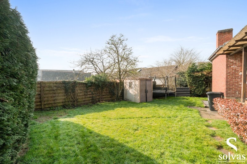 Prachtige open bebouwing met tuin, terras, garage en 4 slaapkamers in Lotenhulle 