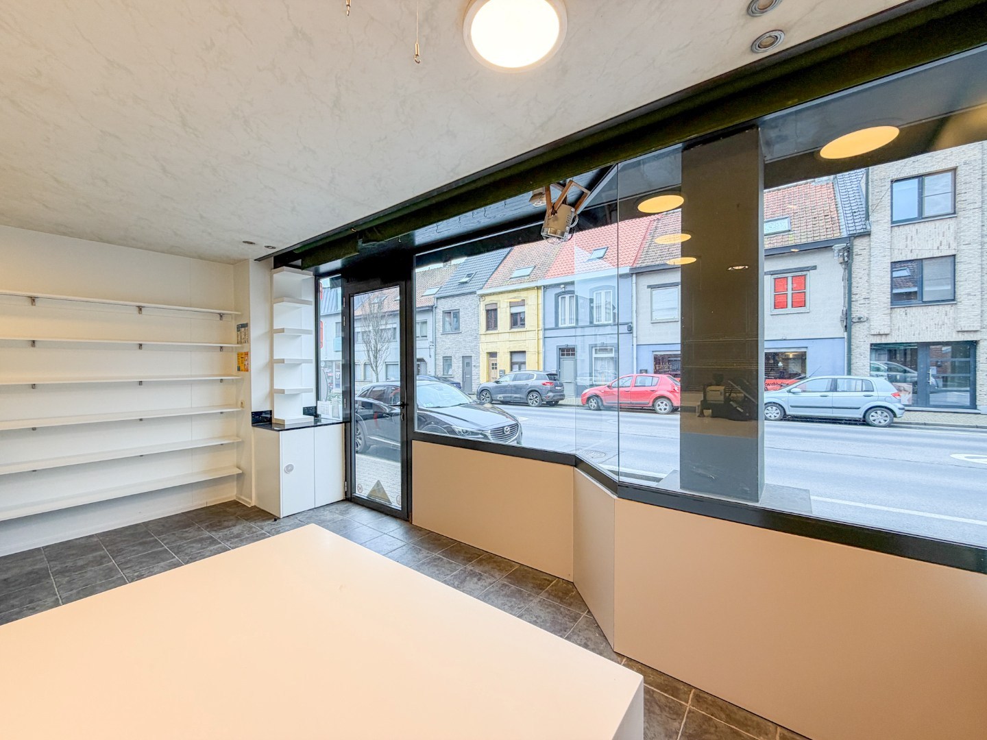 Handelspand bestaande uit winkel met woning, productieatelier en groot magazijn, Torhout 