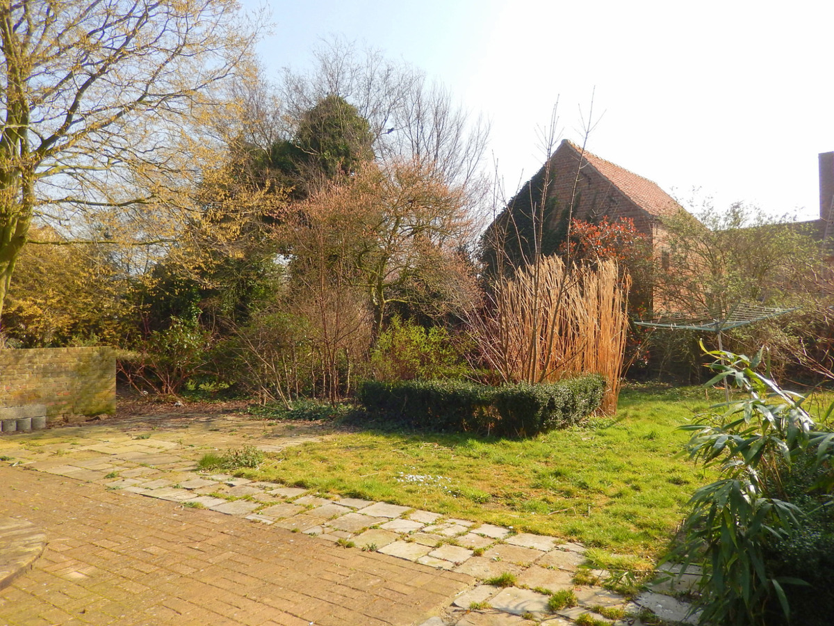 Te renoveren woning of beleggingsgrond 