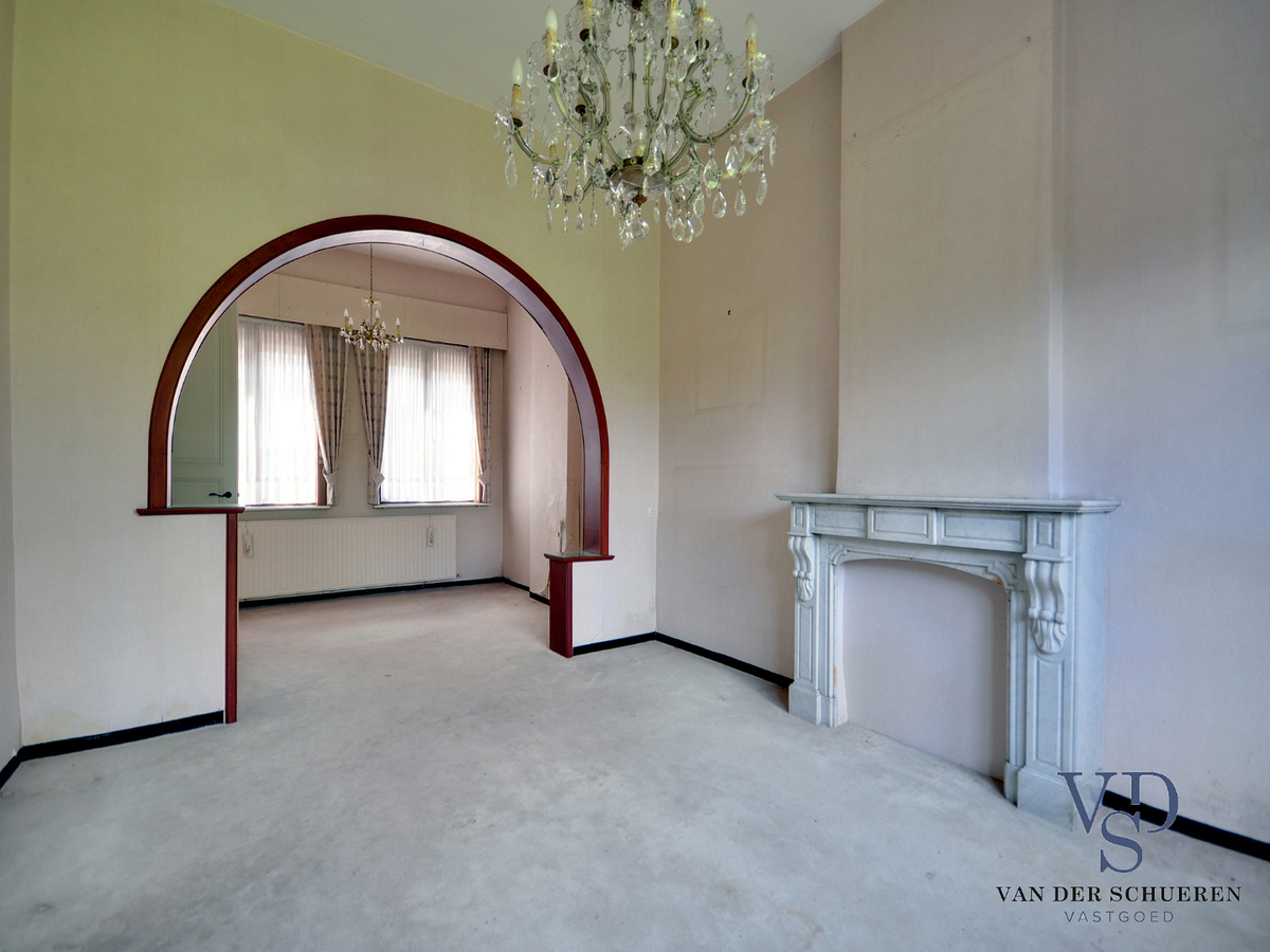 Degelijke en stijlvolle herenwoning. Uitstekend gelegen ! 