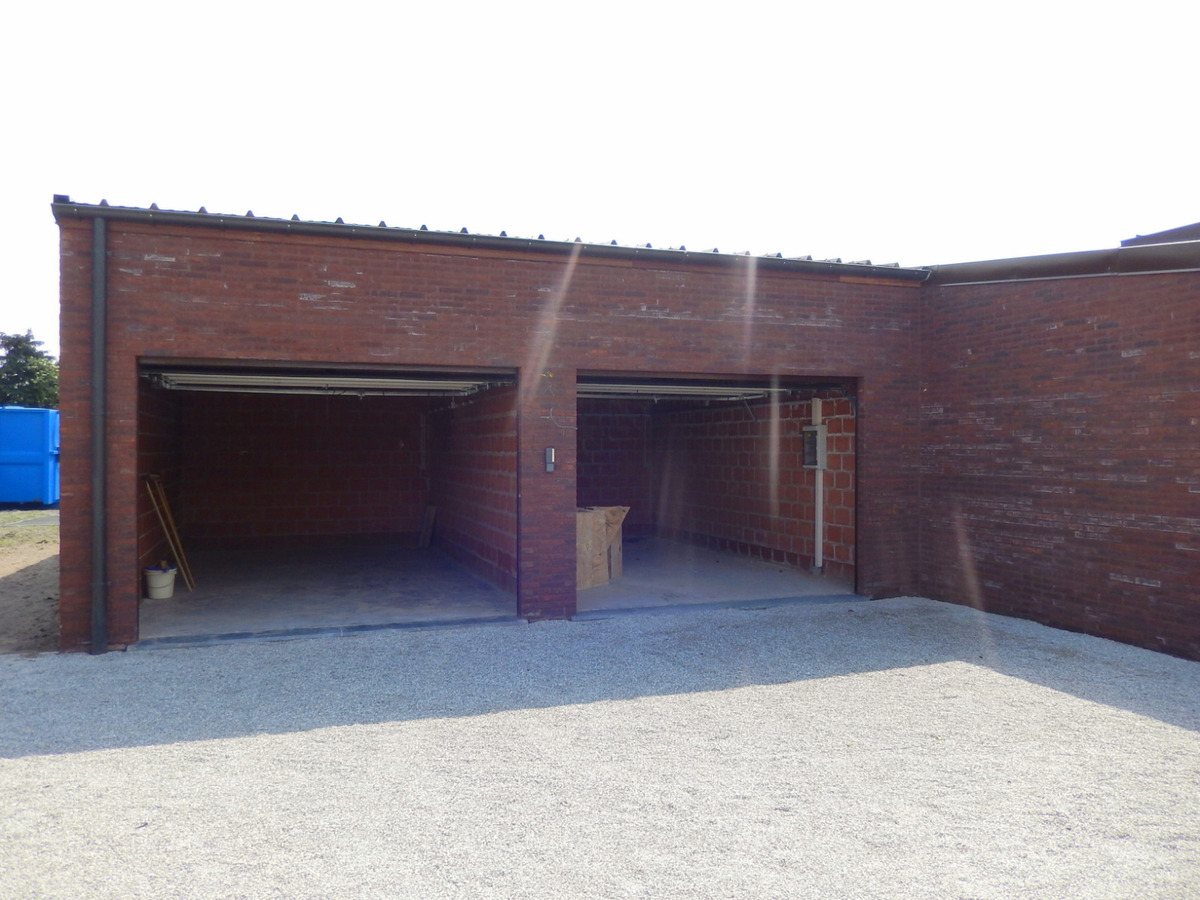 Garagebox met elektrische poort 