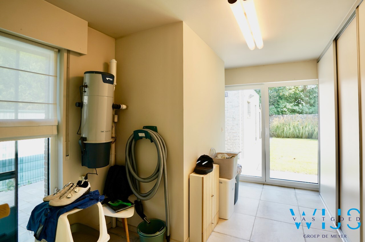 Stijlvolle alleenstaande woning met kapsalon te Kluizen 