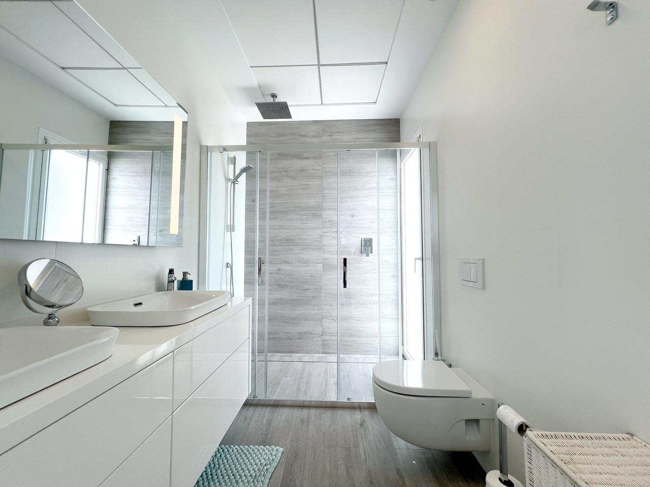 Bienvenue dans la Communauté Adelfa, une oasis exclusive au cœur du Las Colinas Golf &amp; Country Club. Ici, vous pourrez profiter de la nature préservée et du climat agréable du sud-est de l'Espagne 