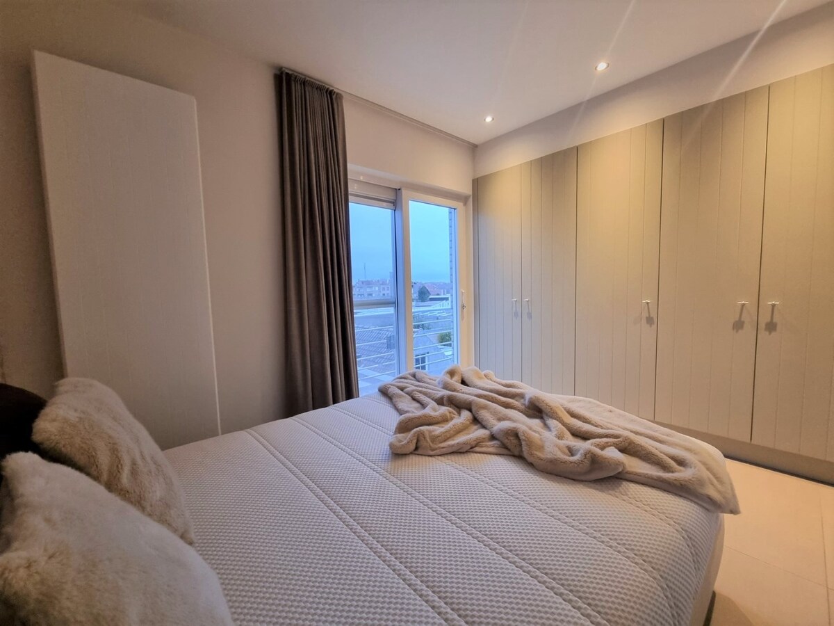 Knap appartement met open zicht te Heist 