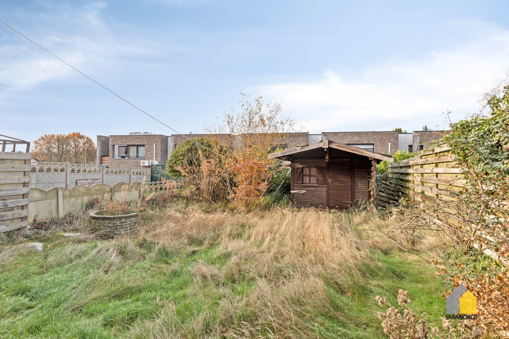 Te renoveren woning met 4 slpks, polyvalente ruimte en knusse tuin. 