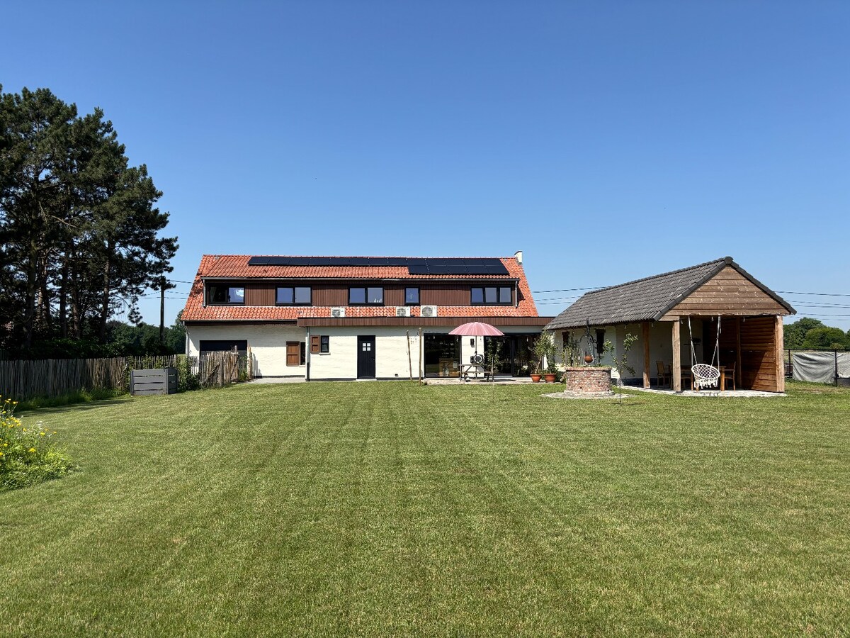 Energievriendelijke en Instapklare langgevelhoeve met privé-praktijkruimte te Berlaar 