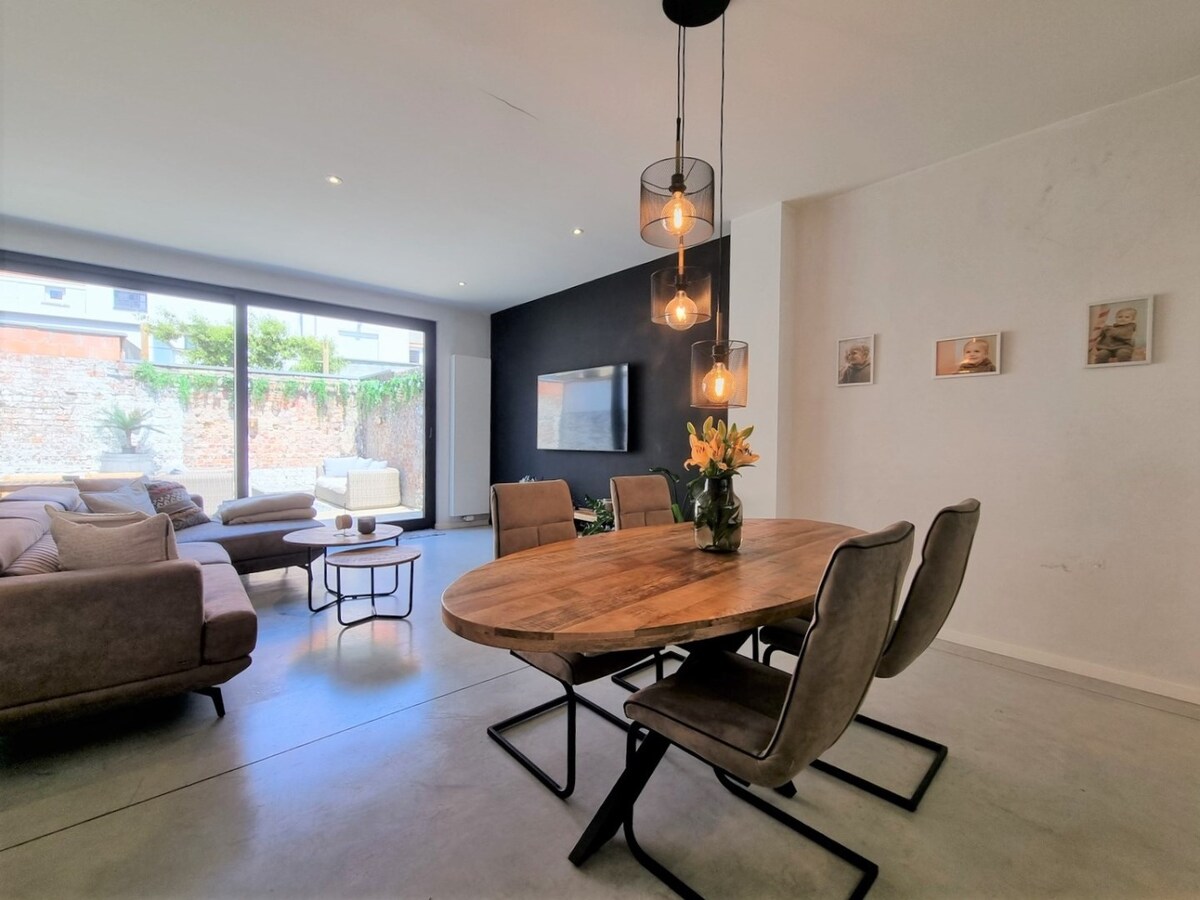 Knap gerenoveerde gezinswoning vlakbij het strand te Heist 